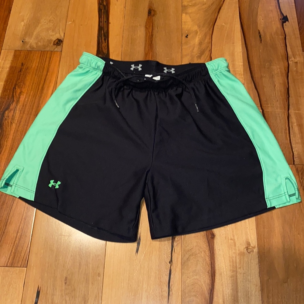 NWOT - UNDER ARMOUR LOGO WAISTBAND ATHLETIC SHORTS - SIZE XS